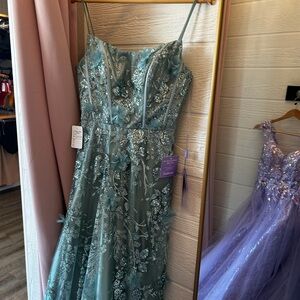 Elegant Floral Embellished Prom Dress